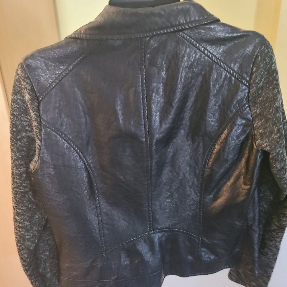 Fake leather jacket - Picture 2 of 4